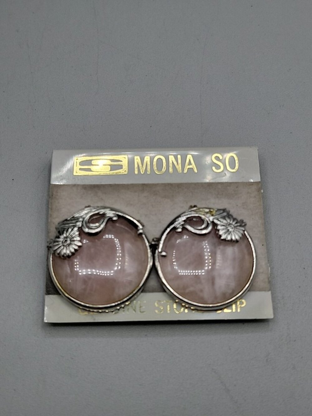 Vintage Mona Rose Quartz Cabochon Clip-on Earrings Silver Tone New Original Card - Picture 5 of 7